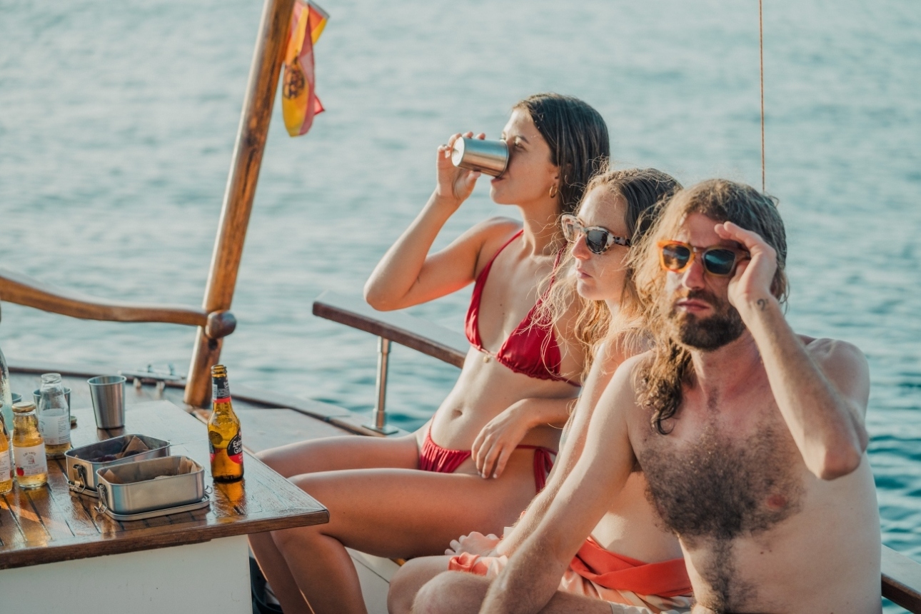 Menorca: excursión privada en llaut tradicional con patrón local, salidas desde el puerto de Mahón 4 horas