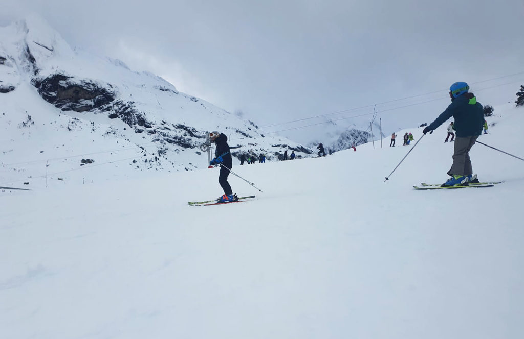 Private ski or snowboard lessons in Candanchú or Astún, lift pass and equipment included — photo 4